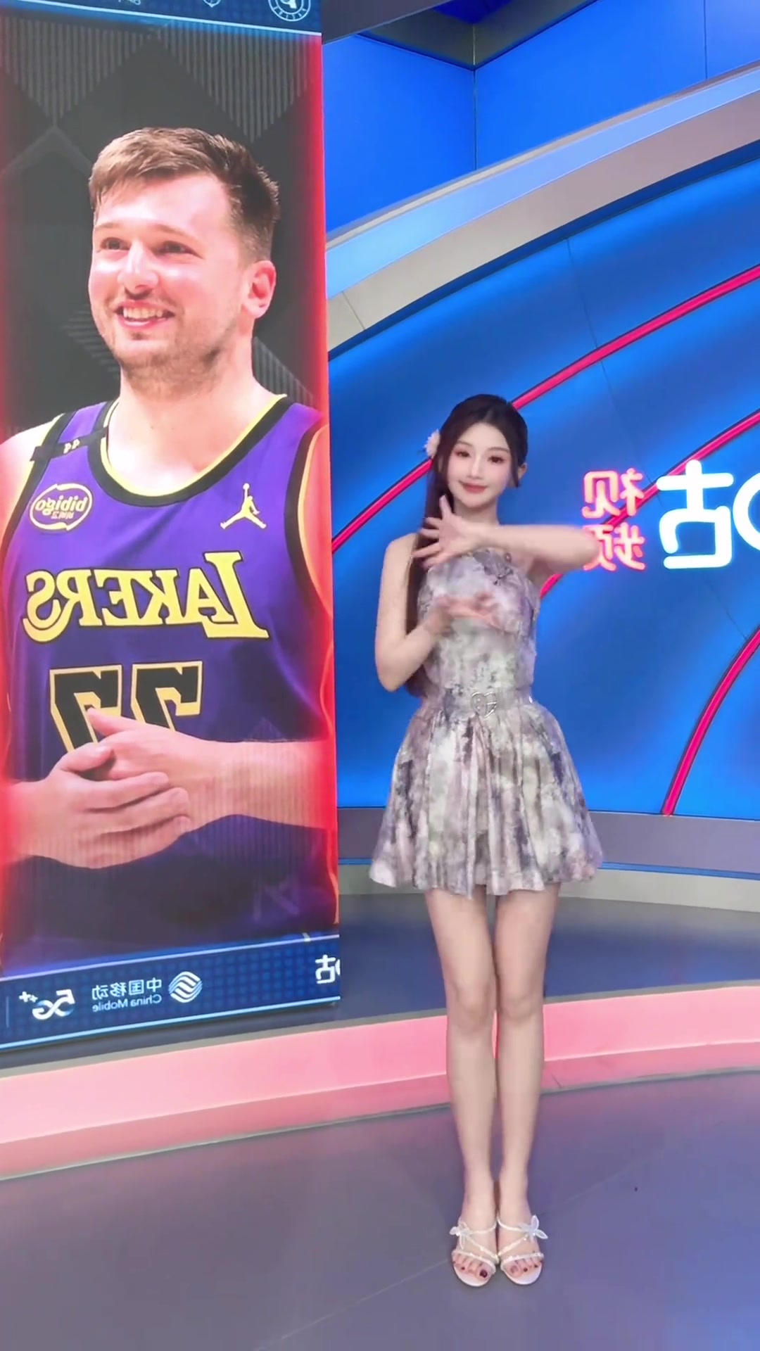 原來(lái)女主播中場(chǎng)休息時(shí)候是在干這種事情