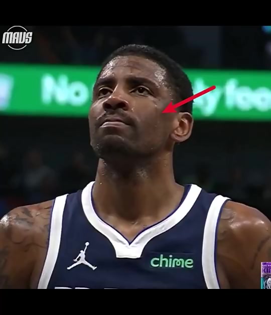 是真痛??！歐文強忍膝蓋疼痛執(zhí)行罰球時，眼角還有明顯淚痕