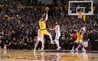 NBA詹皇十佳進球回顧，歷史得分王扣翻特里