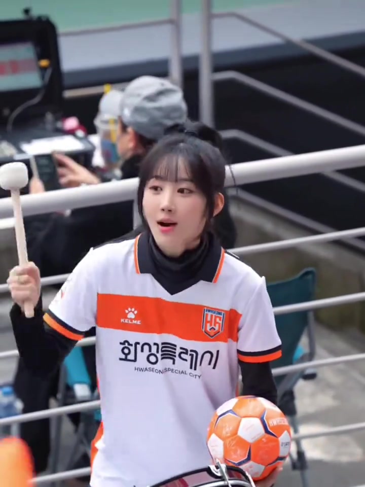 元氣滿滿！韓國聯(lián)賽的美女領航員