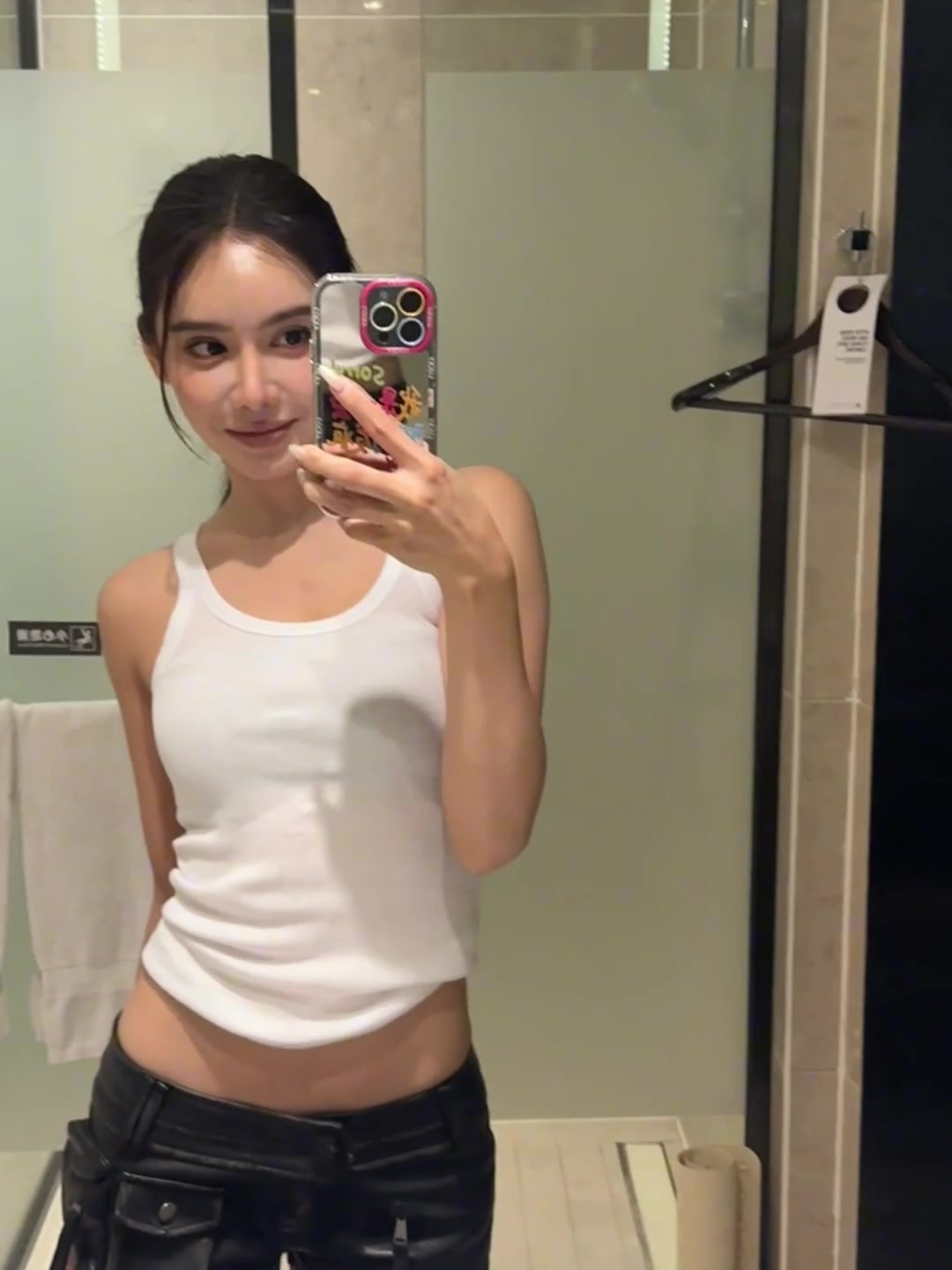 美娜真的好會(huì)穿，這衣品符合吧友們的審美嗎？