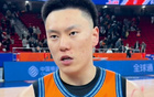 賽后大勝山東！盧偉滿意，血布暖心簽名，冰敷雙膝。