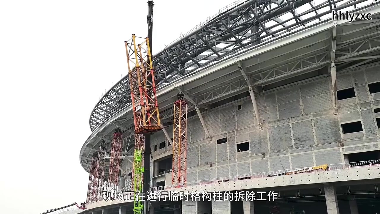黃河專業(yè)足球場(chǎng)項(xiàng)目正式進(jìn)入索、膜結(jié)構(gòu)及金屬屋面施工階段