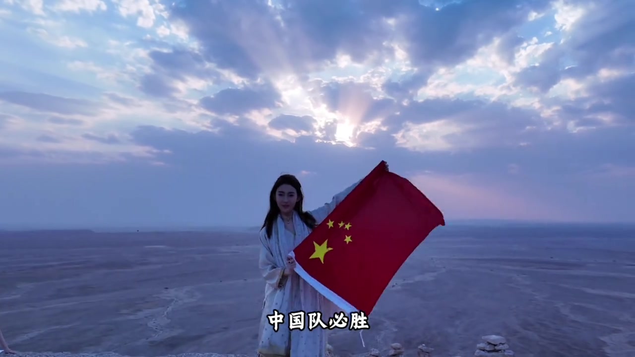 小姐姐和閨蜜們一起去沙特支持國(guó)足