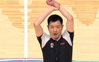 許鐘豪犯規(guī)風(fēng)波，球迷圍堵大巴求道歉