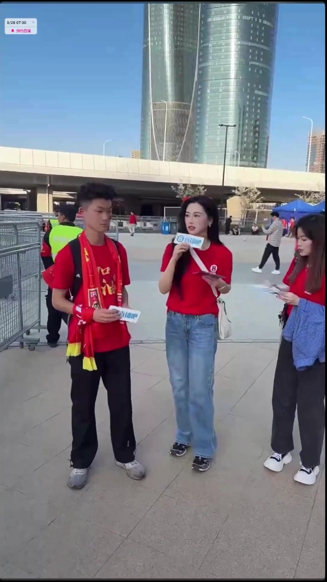 小伙專門曠課來(lái)看國(guó)足！！你小子是真有活兒啊