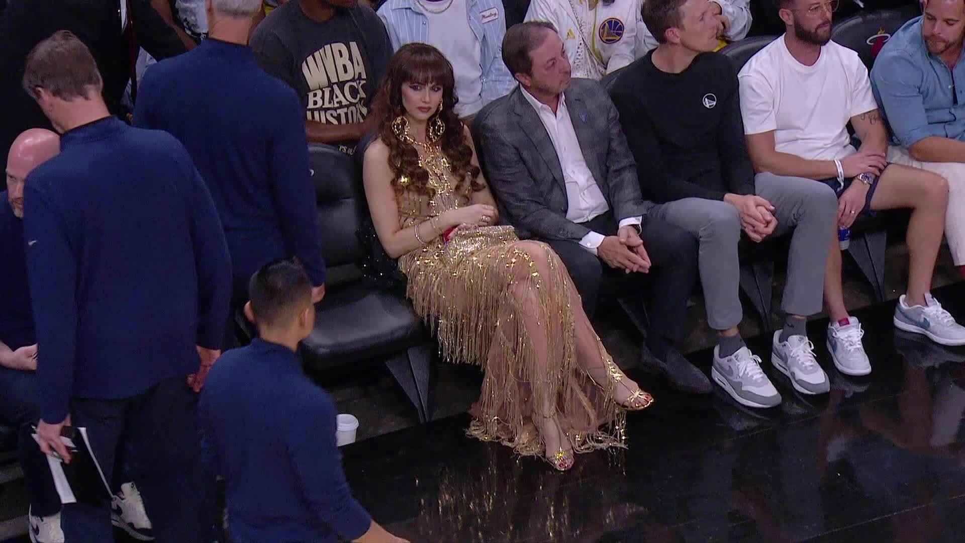 熱火勇士場邊，公主一樣的觀眾火了，這美女是誰？