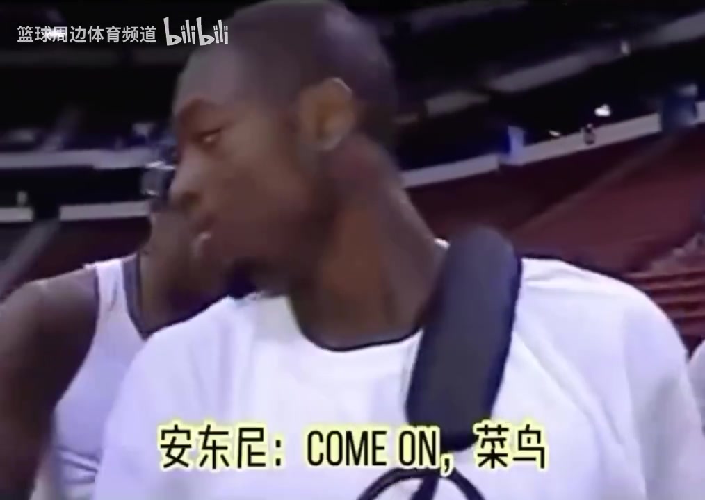 名場(chǎng)面！詹韋瓜集體“霸凌”保羅！個(gè)子矮的原因找到了！