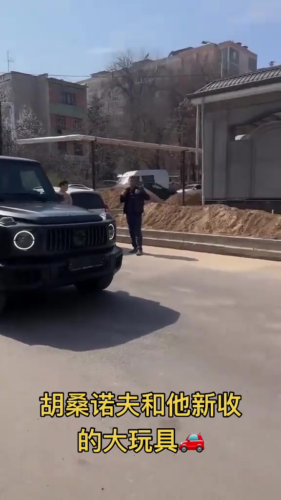 男人的夢想之一~胡桑諾夫和他的大玩具大G