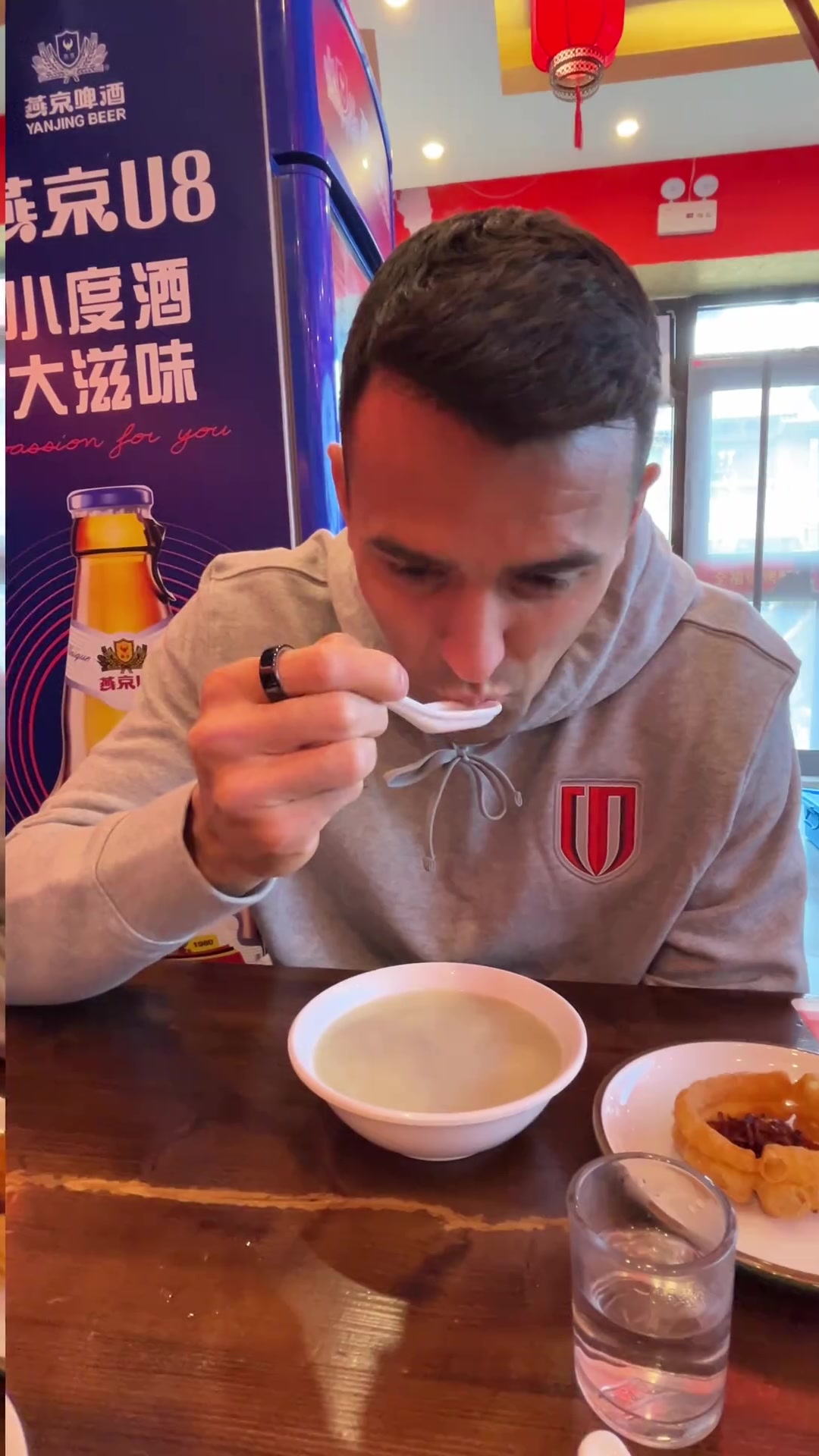 周定洋社媒發(fā)布：豆汁兒，我是真的嘗試了