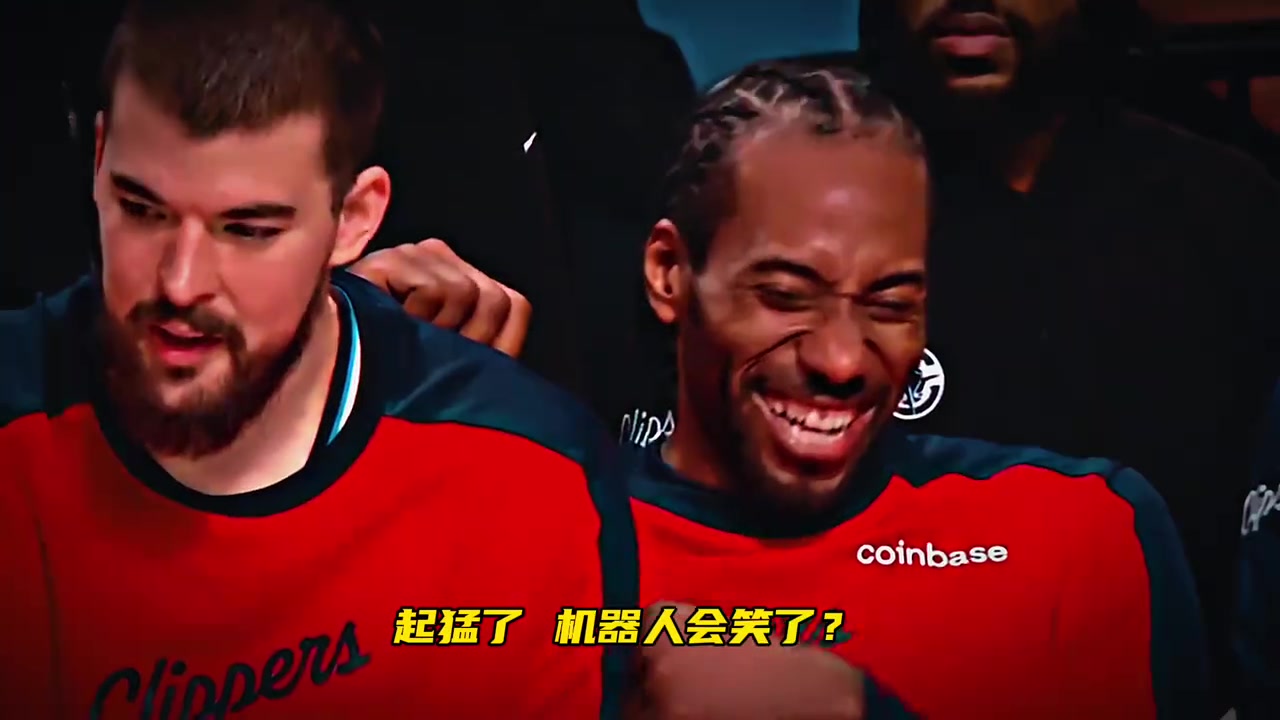 起猛了！看到小卡倚著祖巴茨在開懷大笑