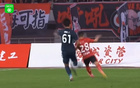 成都B隊平武漢三鎮(zhèn)B隊，曹品柱立中線。
