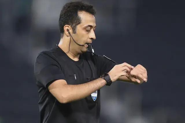 國(guó)足VS澳洲，39歲名哨曾罰中超2人，6.7萬(wàn)人觀戰(zhàn)。