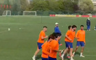 魯媒：山東隊27人訓練，吳興涵合練。