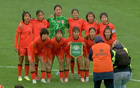 U16女足拼搏傷勢(shì)重，榮馨脫臼仍堅(jiān)韌，解說(shuō)盛贊其志勇。