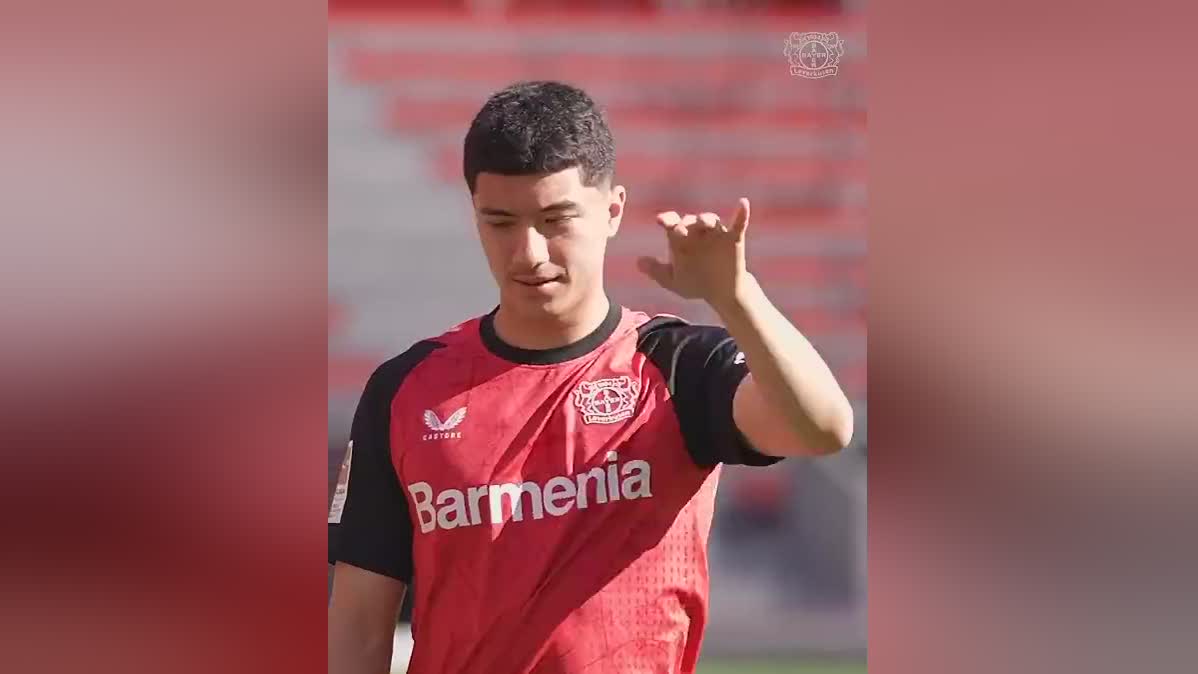 勒沃庫森簽馬扎，19歲中場，簽約至2030年。