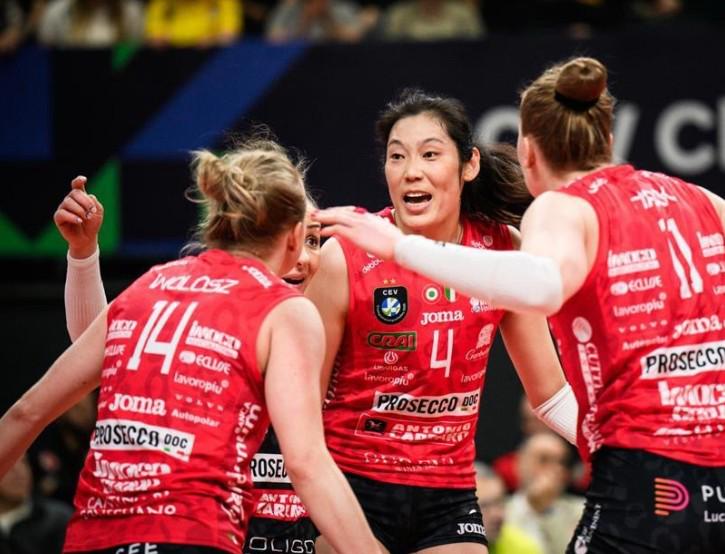 女排歐冠半決賽：科內(nèi)3-1米蘭晉級決賽，朱婷拿下全場最高21分