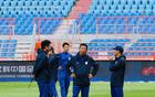 泰山隊合練23人，王、雷缺席，后防調(diào)整，崔康熙指導要求明確。