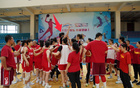 女籃體能訓練，張子宇缺席，李夢王思雨態(tài)度端正。