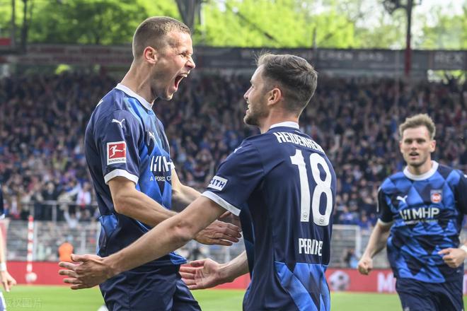 3-0，拜仁租將顯威，19歲小將助隊逆襲，德甲保級有戲。