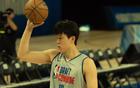 楊瀚森閃耀首秀，三隊爭搶！湖人勇士快船選其一。
