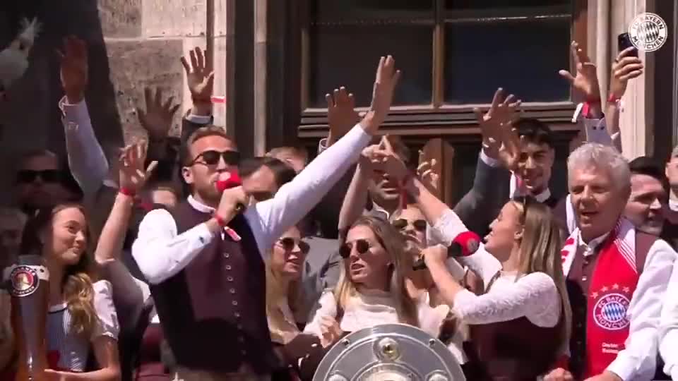 凱恩奪冠，歡唱《Sweet Caroline》