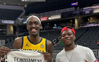 看NBA東決，瓊阿梅尼與西亞卡姆互換球衣