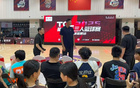 易建聯(lián)現(xiàn)身籃球賽，身材自律！