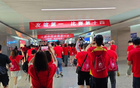 頭球與握手，場內(nèi)場外不同風采！