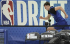 跟腱撕裂，新秀摩爾重傷，經(jīng)紀(jì)人斥NBA制度，新秀過度試訓(xùn)。