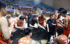 香港金牛賽況緊張，四冠王退賽，僅剩八隊角逐，堅持待解。