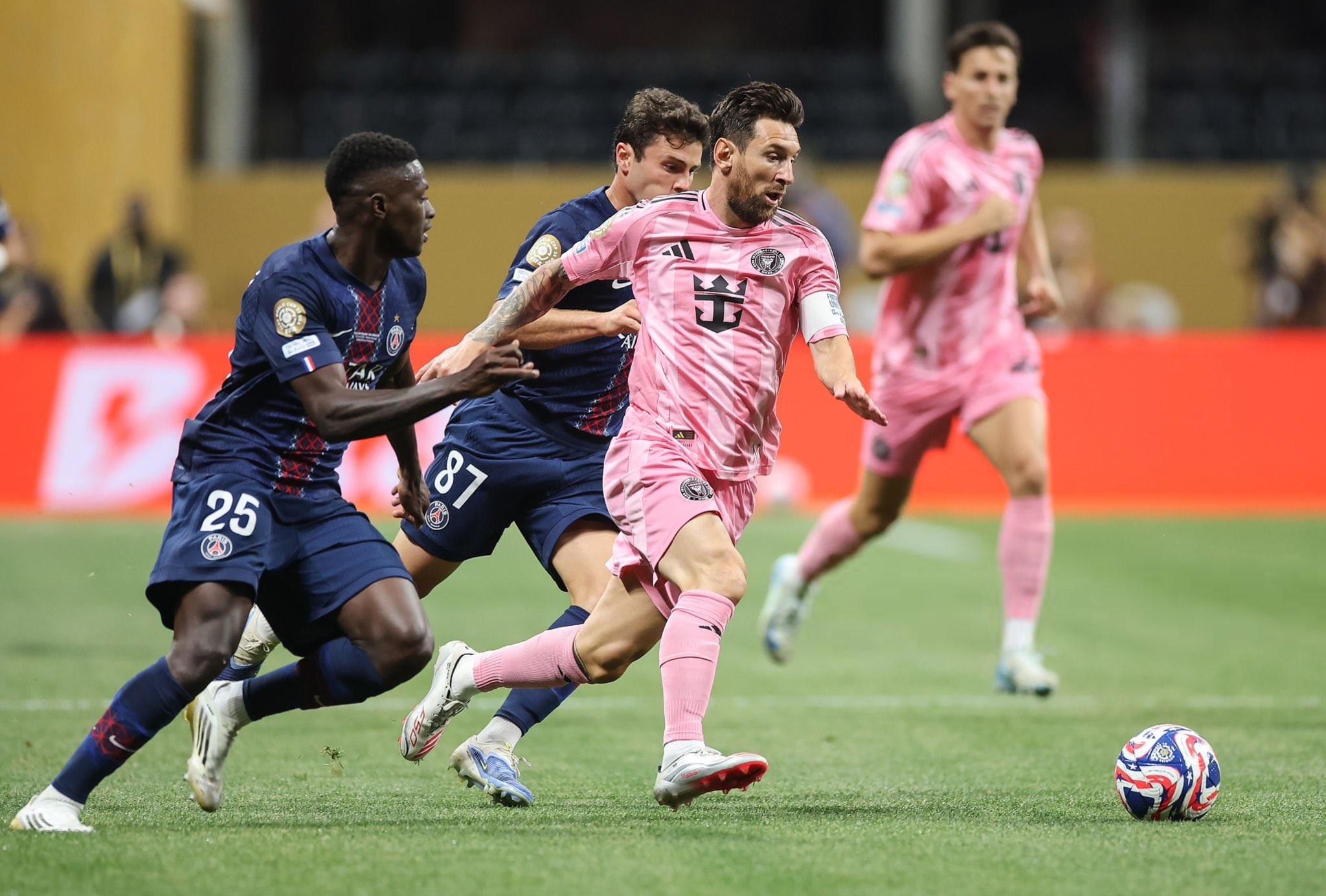 世俱杯4-0大勝，巴黎成為第二支兩次四球戰(zhàn)勝梅西的球隊(duì)