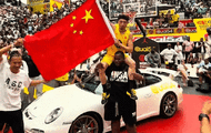 世界冠軍！陳登星扣籃大賽奪冠，舉旗慶祝！