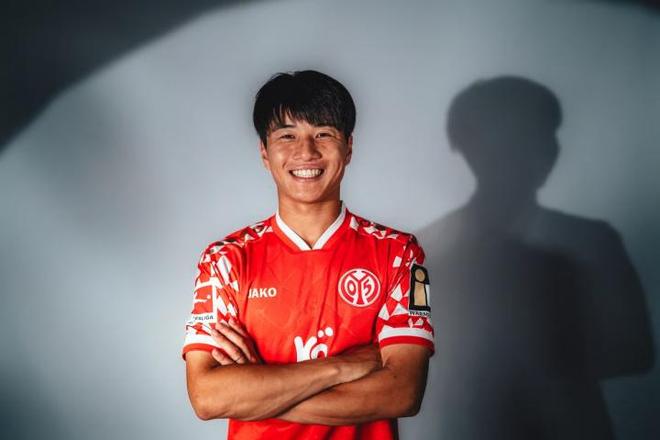 德甲新軍！川崎颯太租借美因茨，23歲日本中場(chǎng)，有買(mǎi)斷。