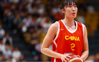 中國女籃新星，23歲1米86，五戰(zhàn)征服主帥，三分神準如李夢。